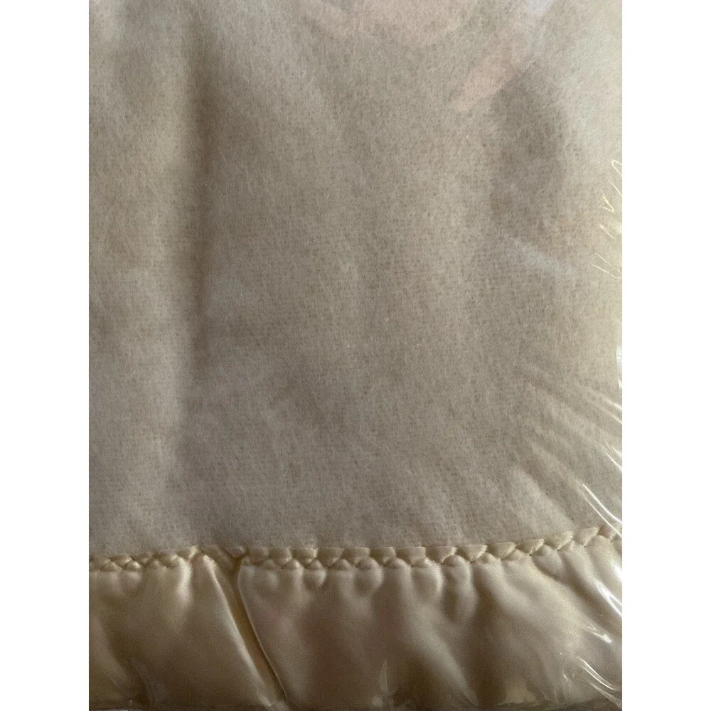 Vintage Cannon Loom Woven Acrylic Blanket Full 80x90in Satin Trim Cream USA New